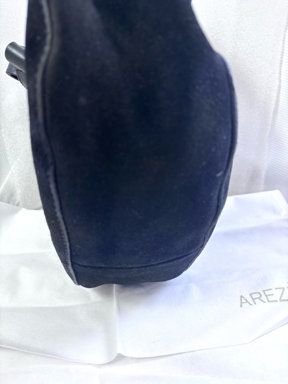 Arezzo Jamie Suede Stud C/B. Black/Gold. - Picture 4 of 9